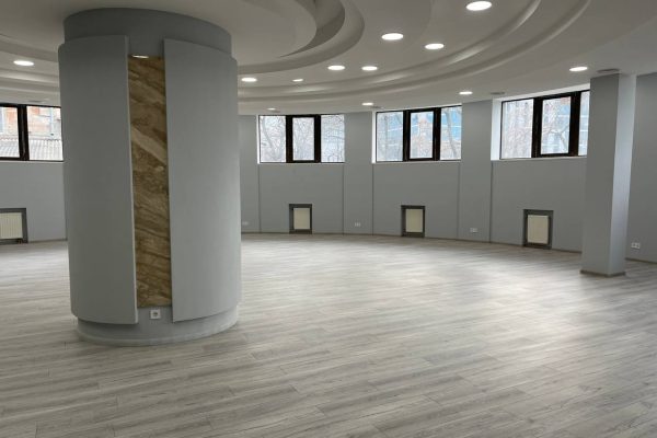 Офис в центре с новым ремонтом и планировкой Open Space.