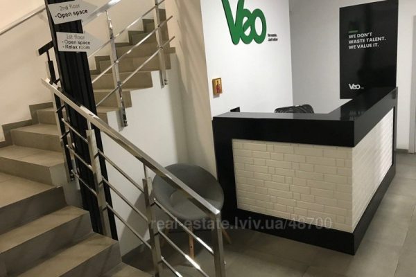 Rent an office near the Forum shopping center