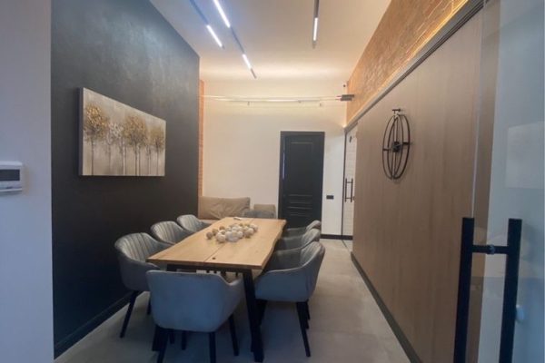 Rent of a modern office with renovation in the near center