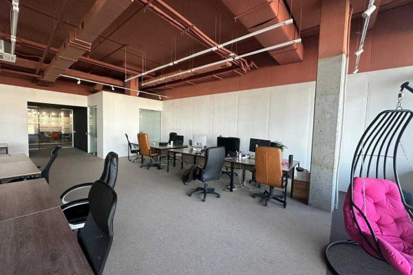 Rent a modern office with renovation on the street. Kulparkivska
